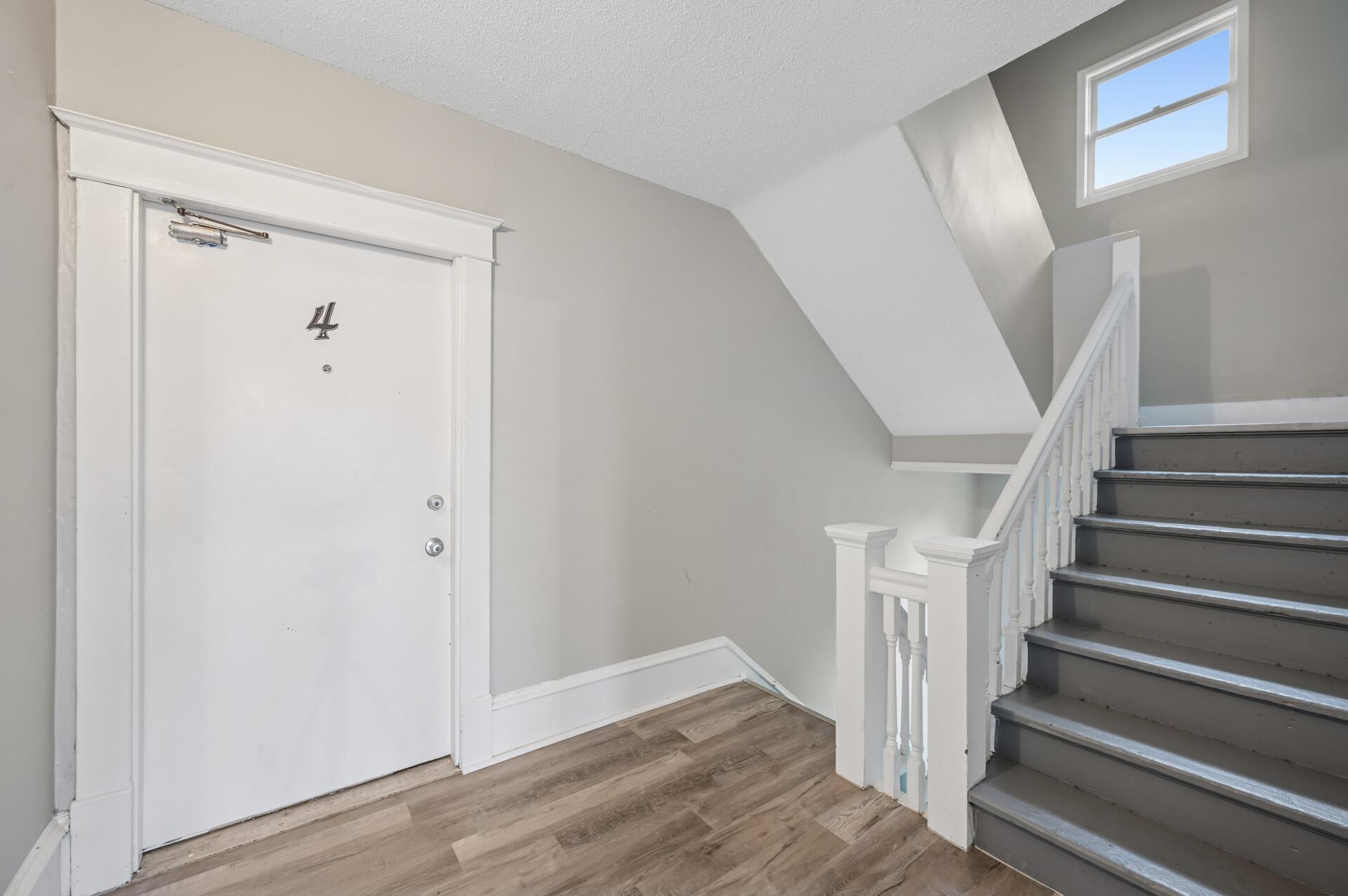 61 Delos Street W