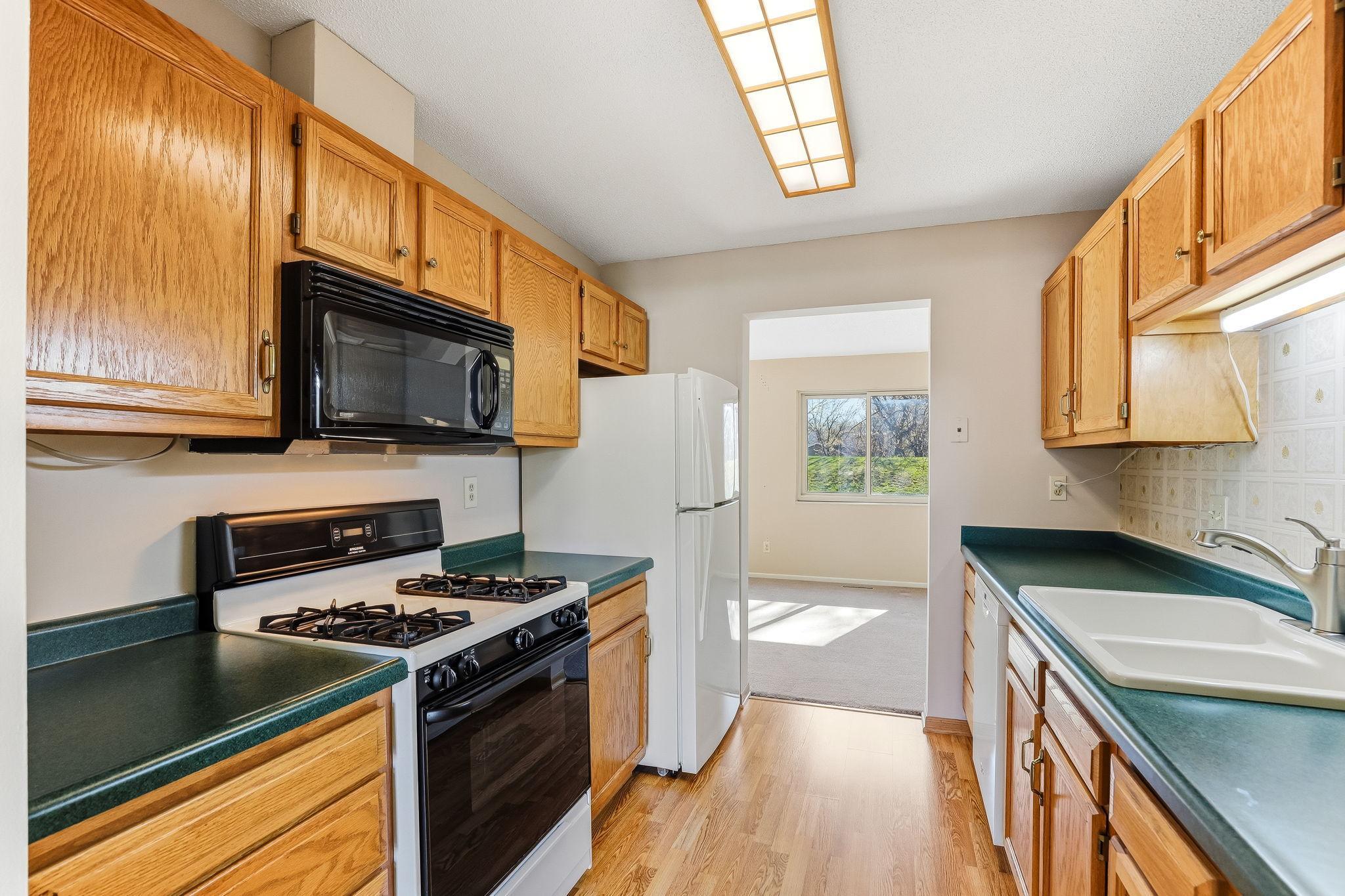 6286 Meadowlark Lane N