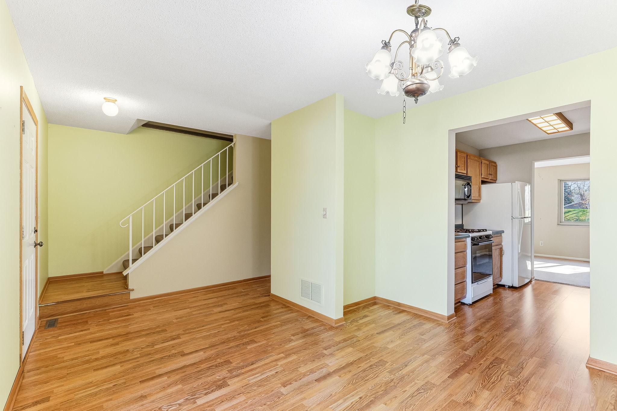 6286 Meadowlark Lane N