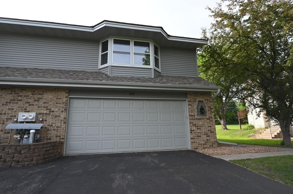 Photo of 800 Buckingwood Court, Chanhassen, MN 55317 (MLS # 7081737)