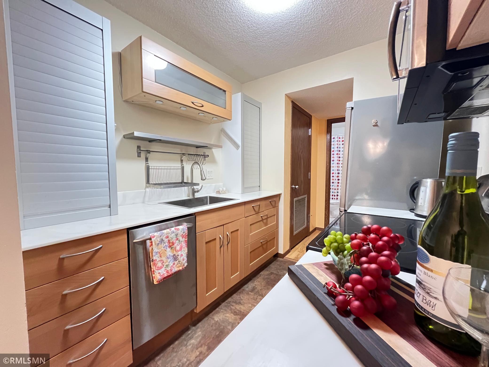 26 10th Street W 607