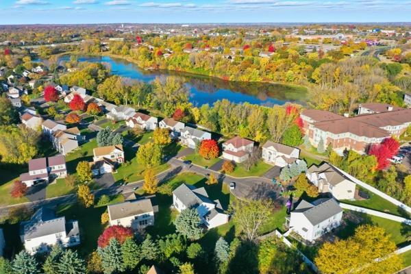 943 Earley Lake Curve