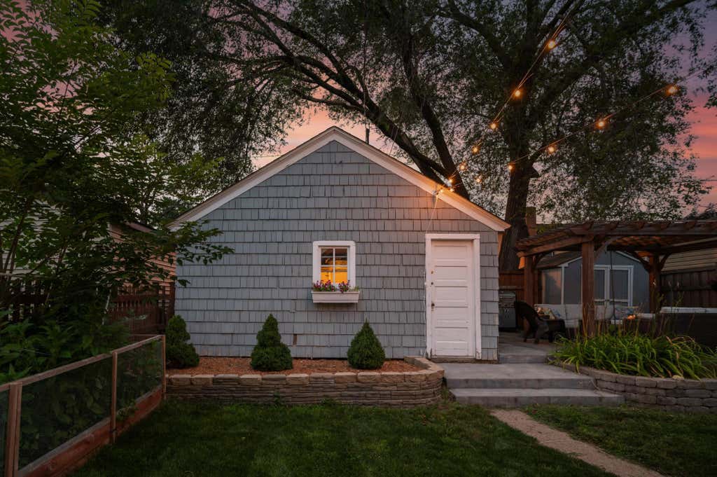 Photo of 1247 Berkeley Avenue, Saint Paul, MN 55105 (MLS # 7118078)