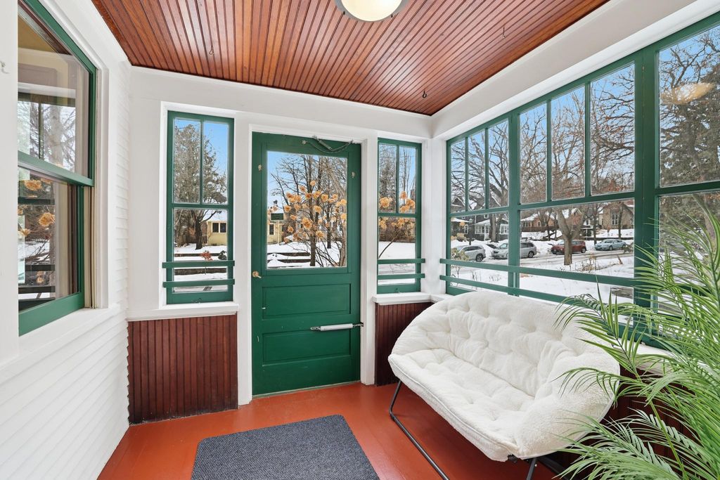 Photo of 1464 Chelmsford Street, Saint Paul, MN 55108 (MLS # 7007189)