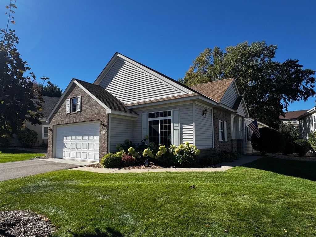 Photo of 2639 Oak Ridge Trail, Woodbury, MN 55125 (MLS # 6798840)
