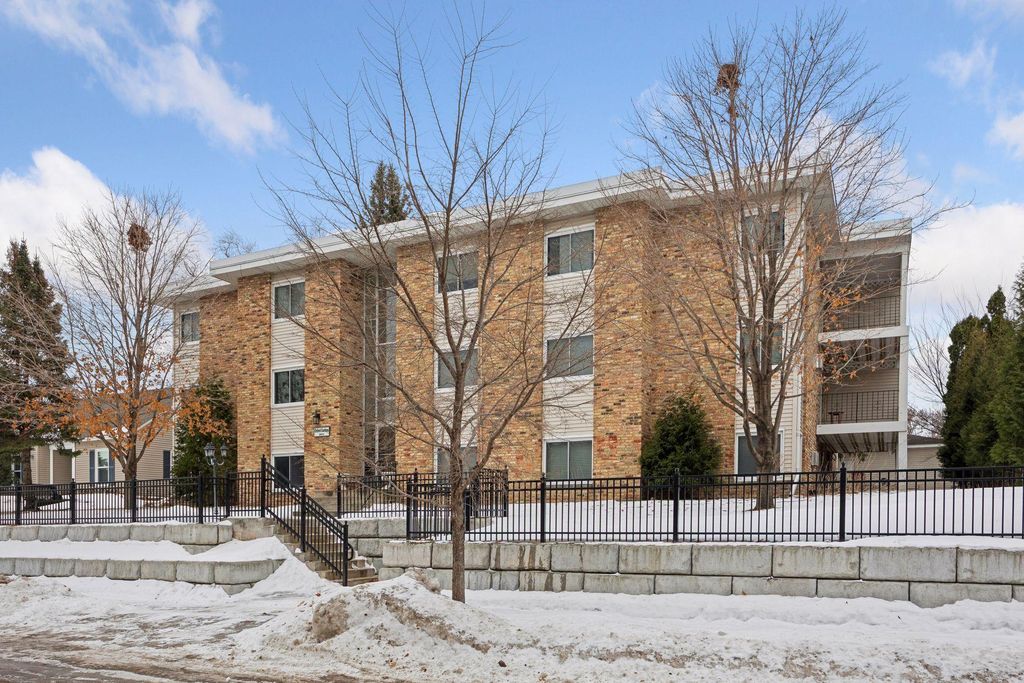 Photo of 5911 Oxford Street #7, Saint Louis Park, MN 55416 (MLS # 7018855)