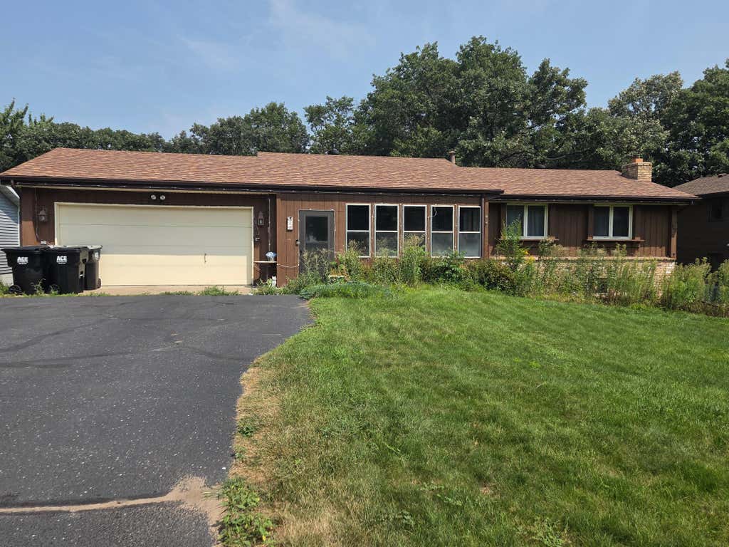 Photo of 31 98th Lane NW, Coon Rapids, MN 55448 (MLS # 7127080)