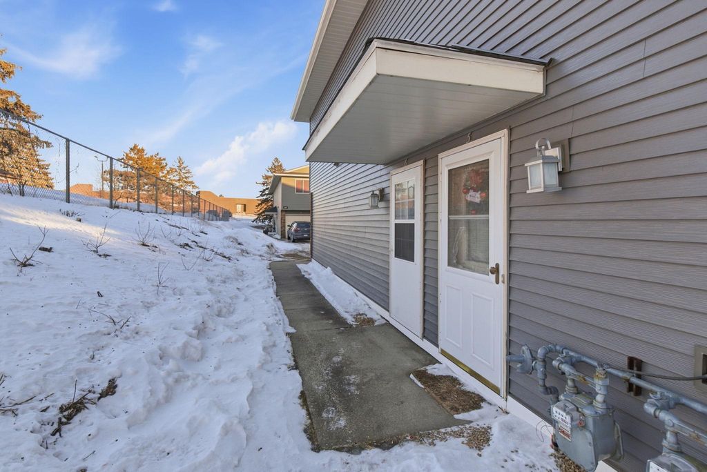 Photo of 2063 N Park Drive #6, Saint Paul, MN 55119 (MLS # 7016855)