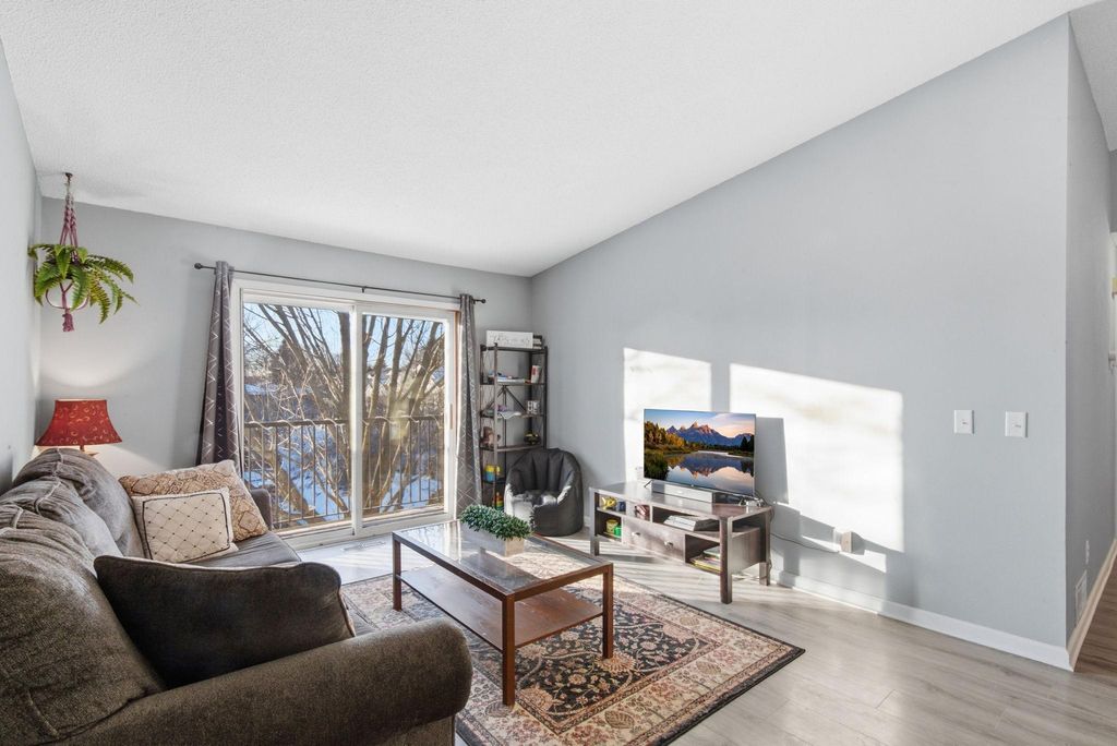 Photo of 2063 N Park Drive #6, Saint Paul, MN 55119 (MLS # 7016855)