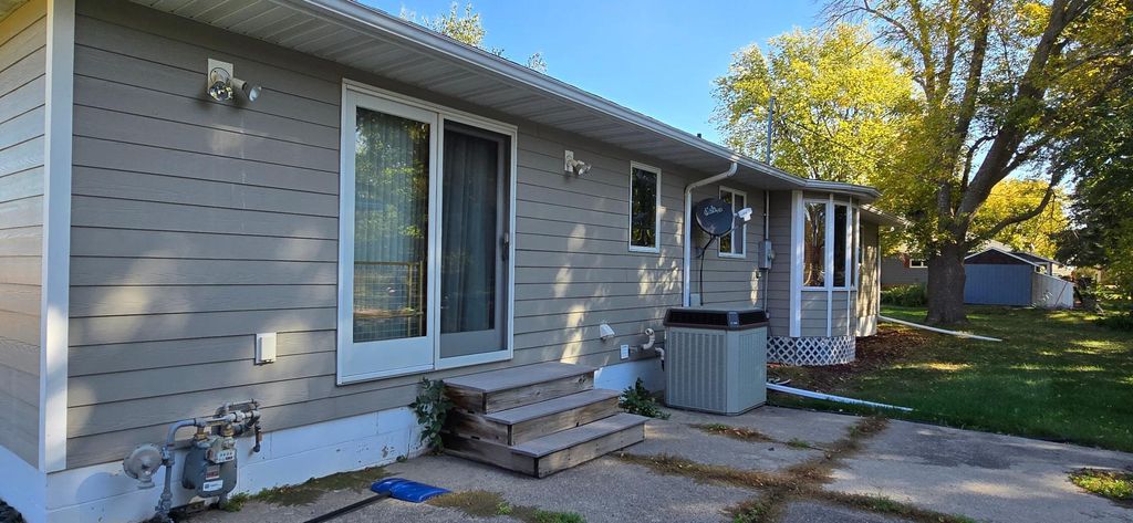 Photo of 313 3rd Avenue N, Emmons, MN 56029 (MLS # 6805042)