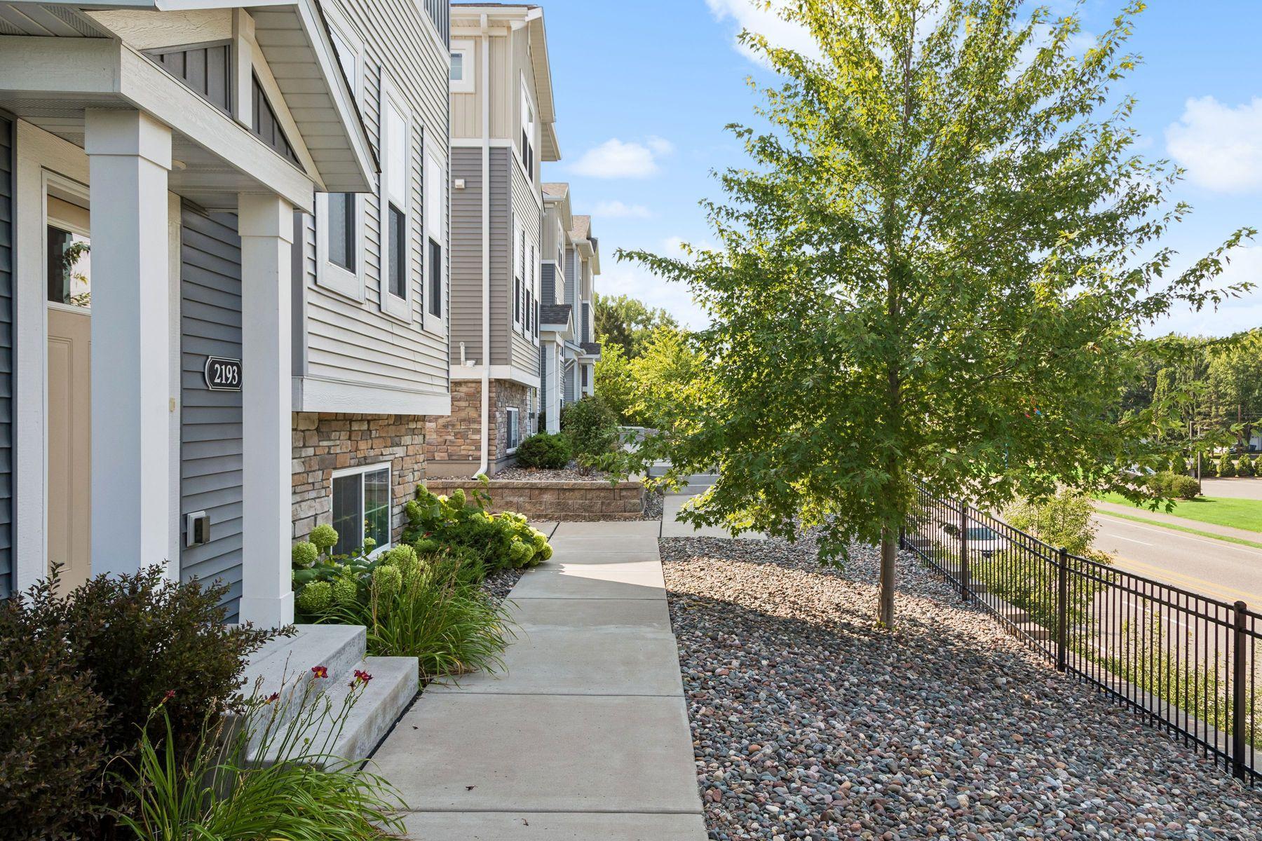 2193 Gateway Curve