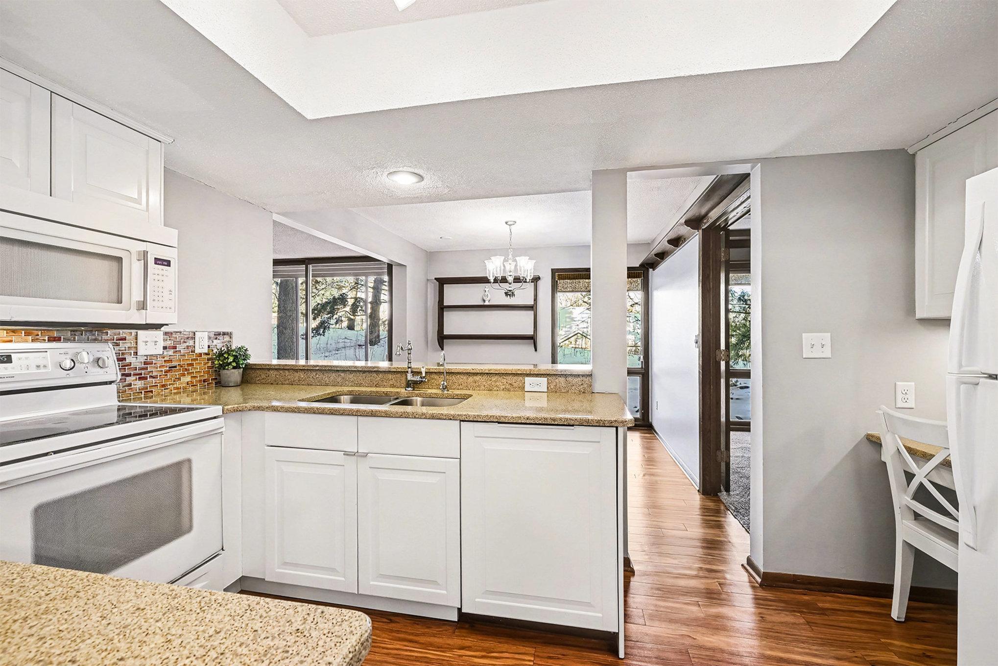 6085 Lincoln Drive 122