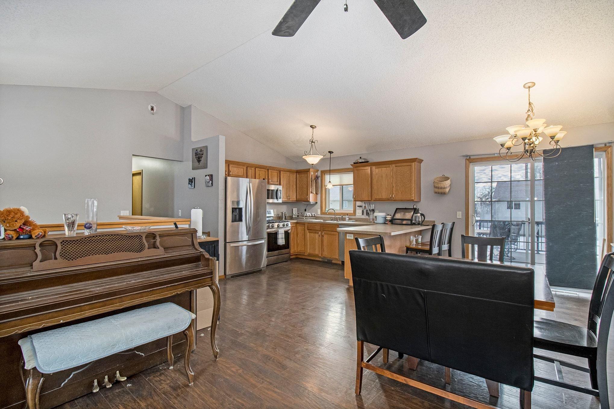 621 Cottonwood Street NE