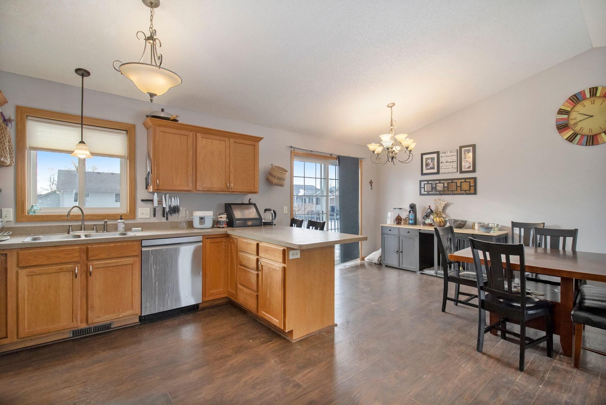 621 Cottonwood Street NE