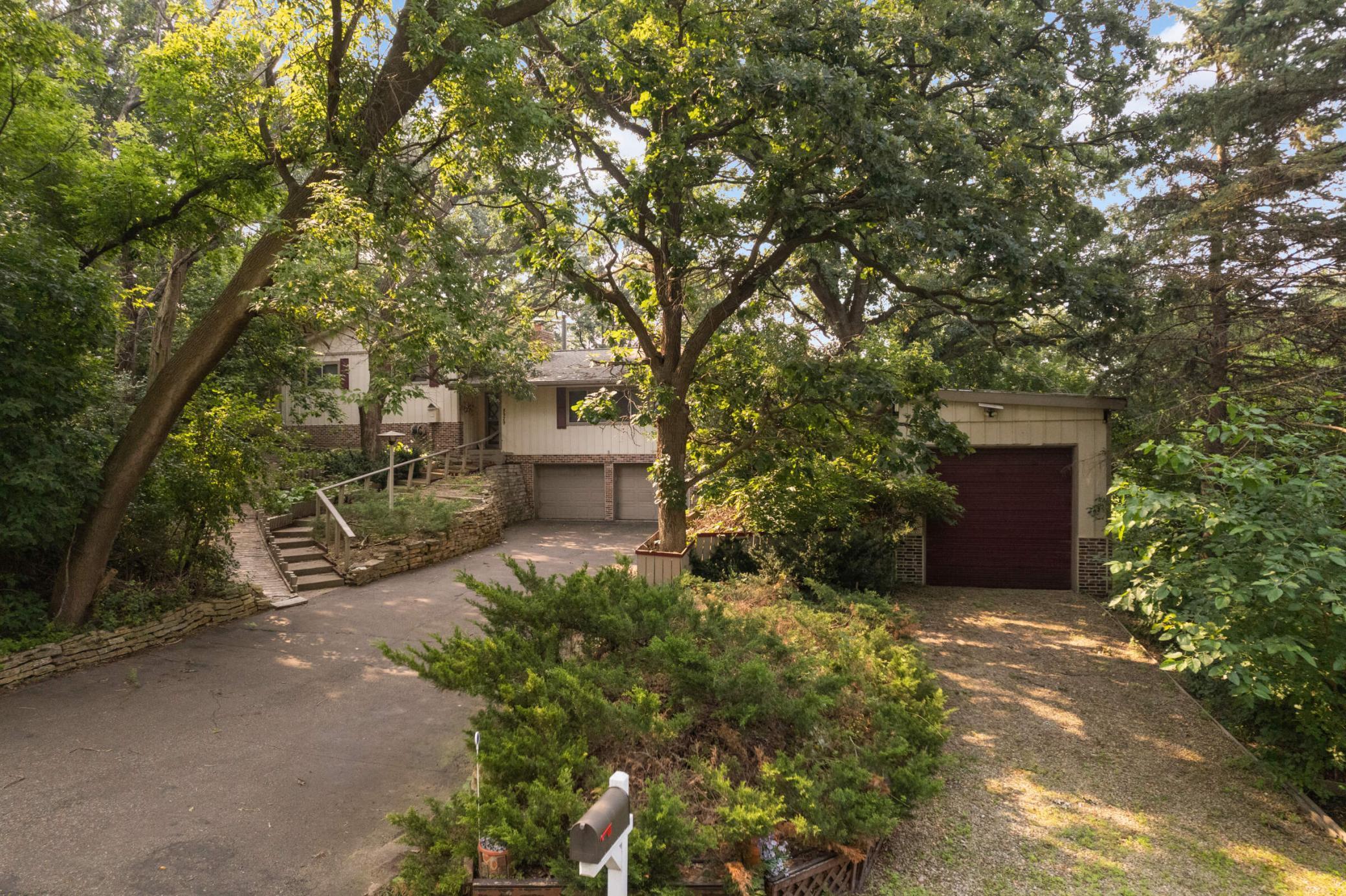 8929 36th Street N