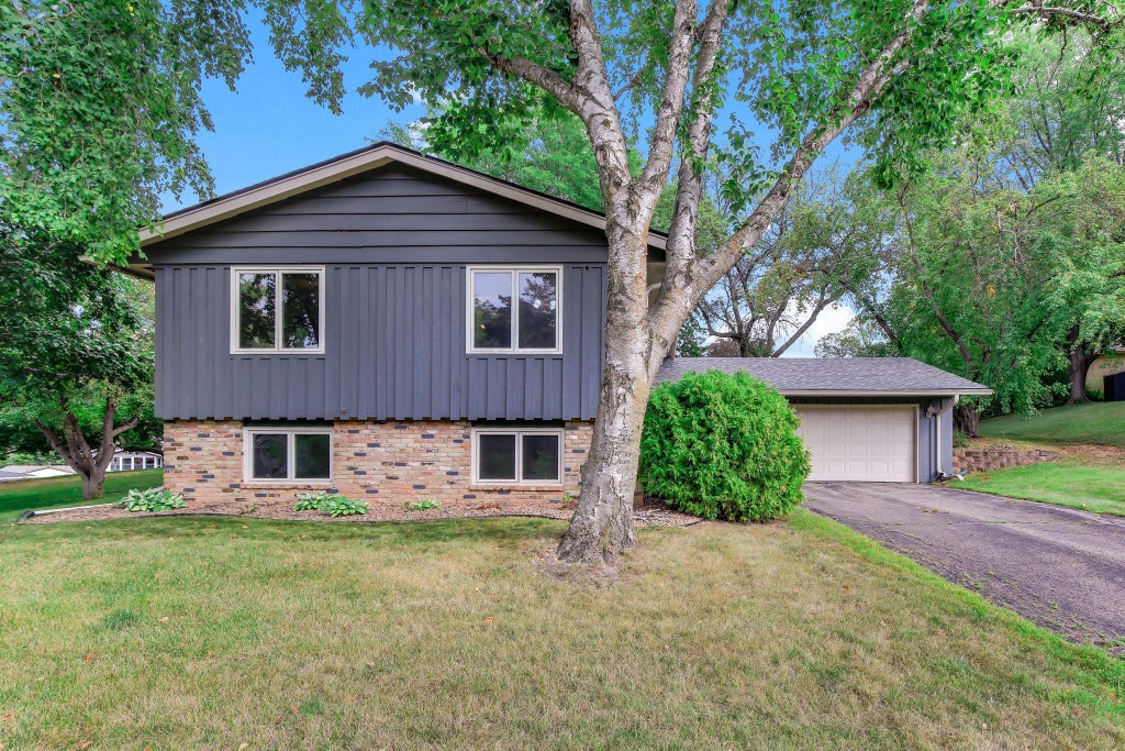 Photo of 13121 Upton Avenue S, Burnsville, MN 55337 (MLS # 7160903)