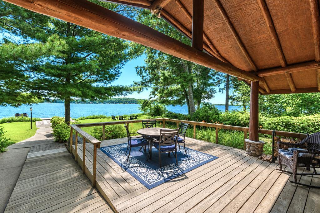 1137 Schaefers Point Road