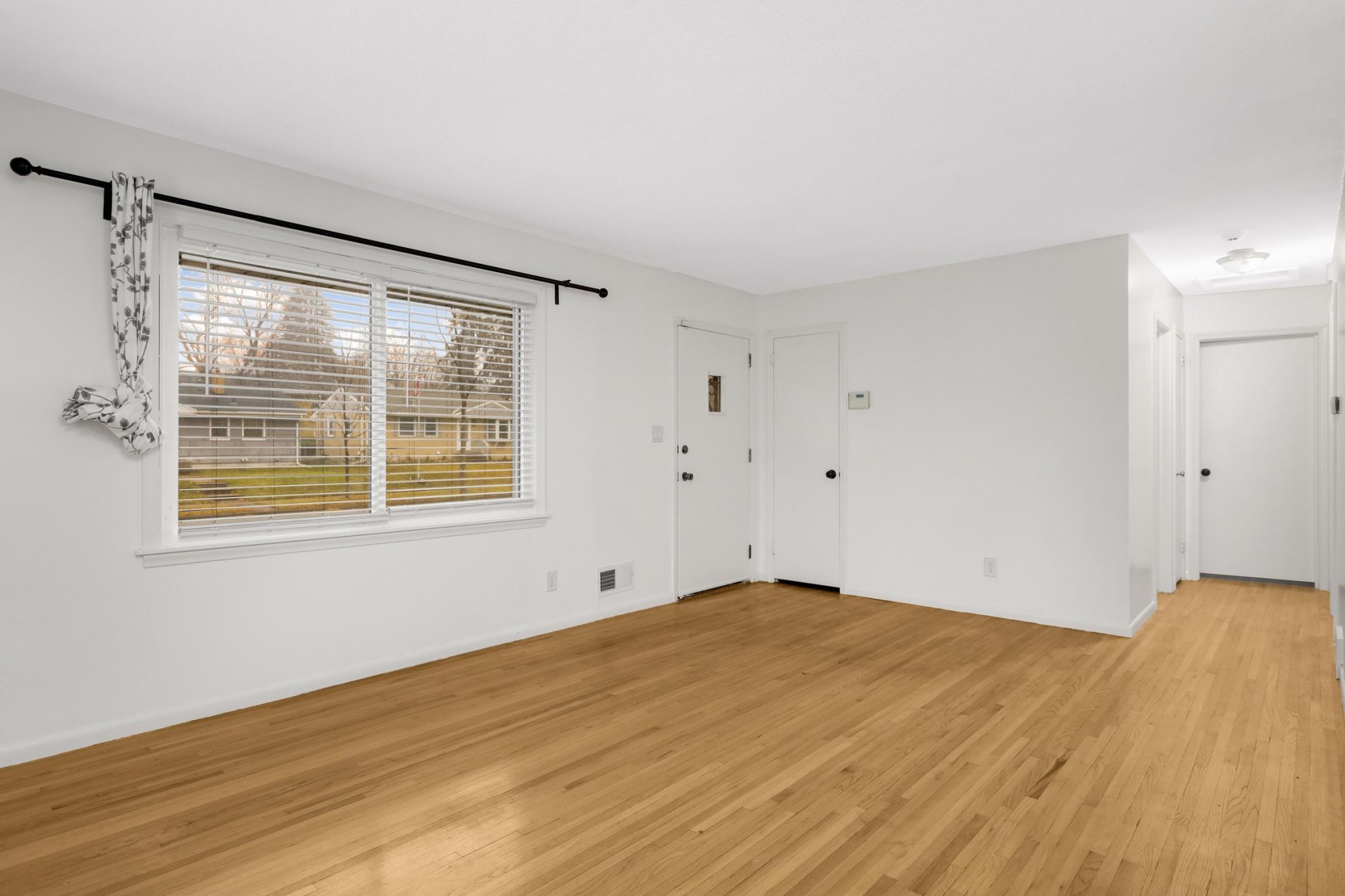 2112 Hawthorne Avenue E