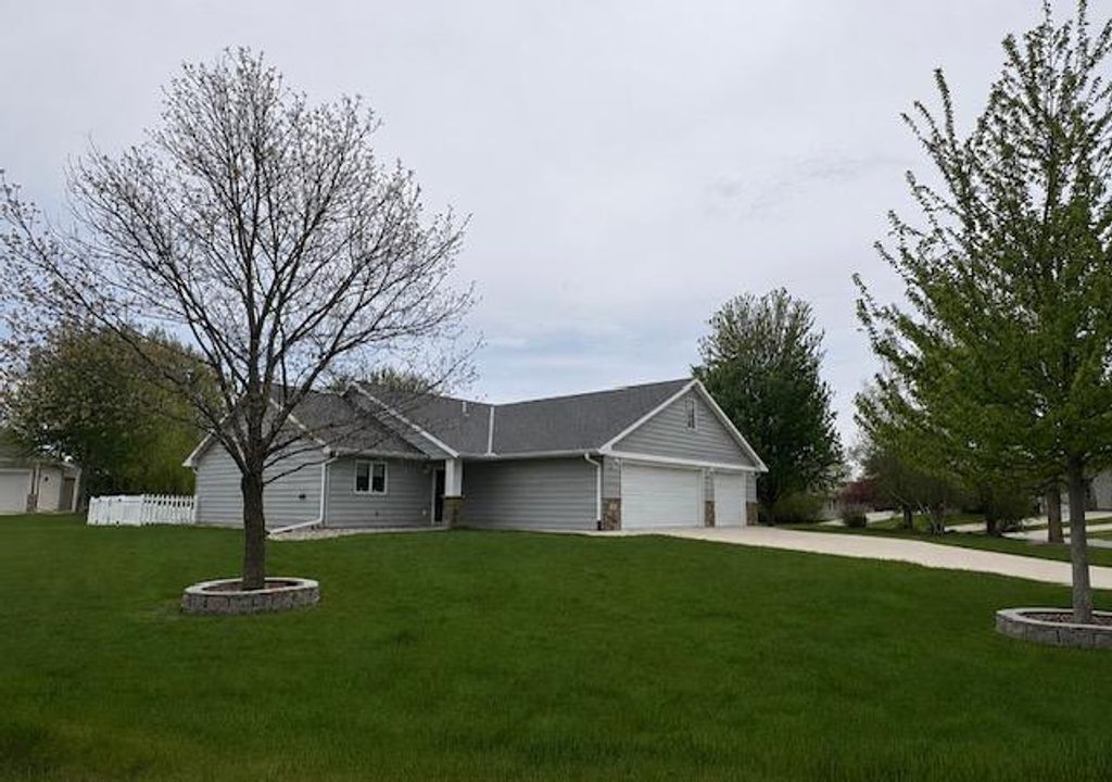 Photo of 1367 Heritage Avenue NW, Hutchinson, MN 55350 (MLS # 7068425)