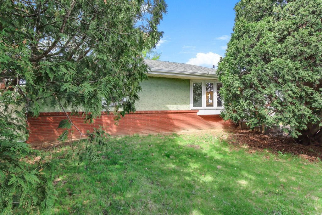 Photo of 159 County Road C2 W, Roseville, MN 55113 (MLS # 7037447)