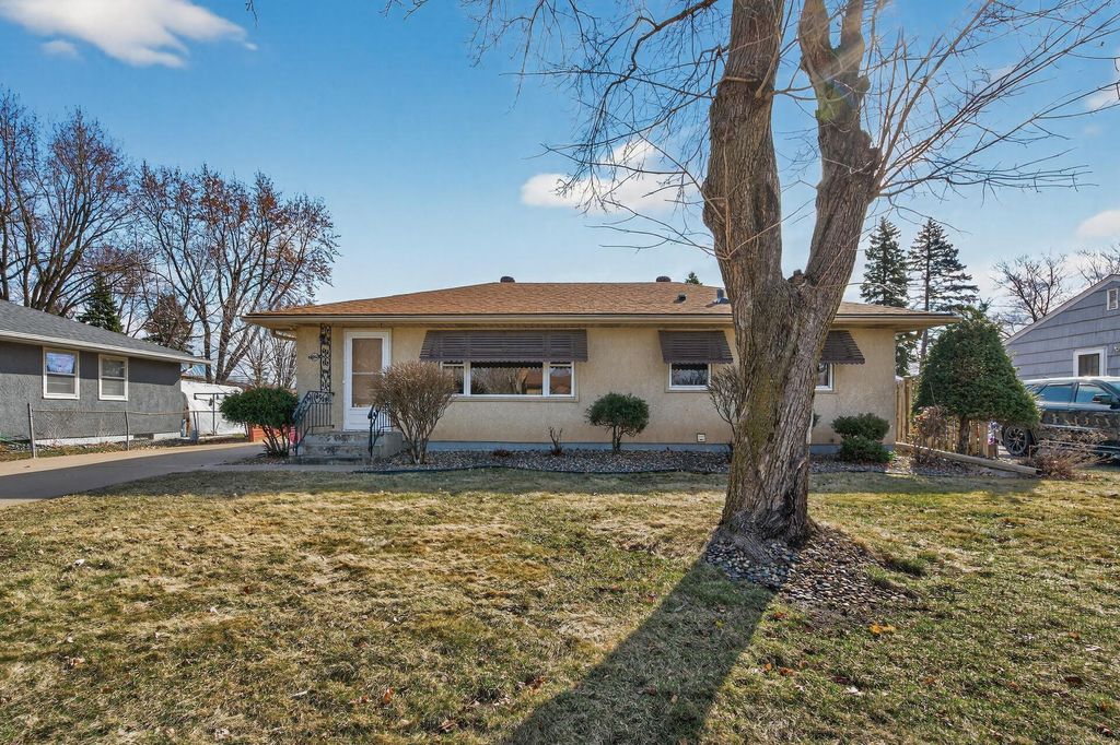 Photo of 2724 Mcknight Road N, North Saint Paul, MN 55109 (MLS # 7031591)