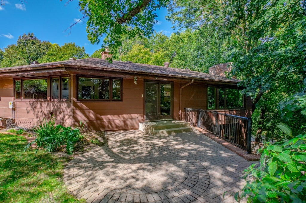 Photo of 690 Linwood Avenue, Saint Paul, MN 55105 (MLS # 7101001)