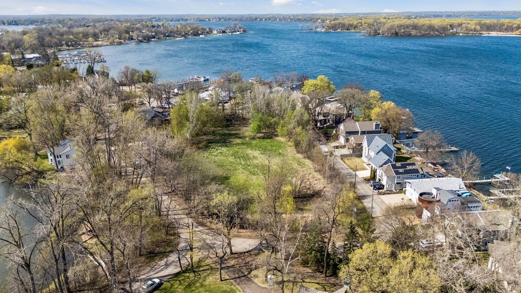 Photo of 185 Lakeview Avenue, Excelsior, MN 55331 (MLS # 7037391)