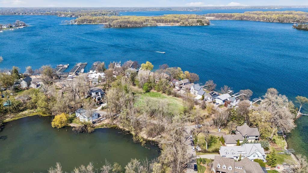 Photo of 185 Lakeview Avenue, Excelsior, MN 55331 (MLS # 7037391)