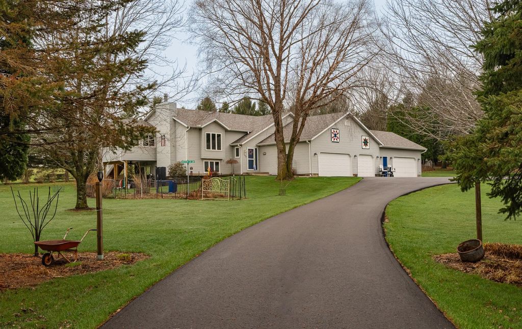 Photo of 745 Treetop Lane SW, Oronoco, MN 55960 (MLS # 7054519)