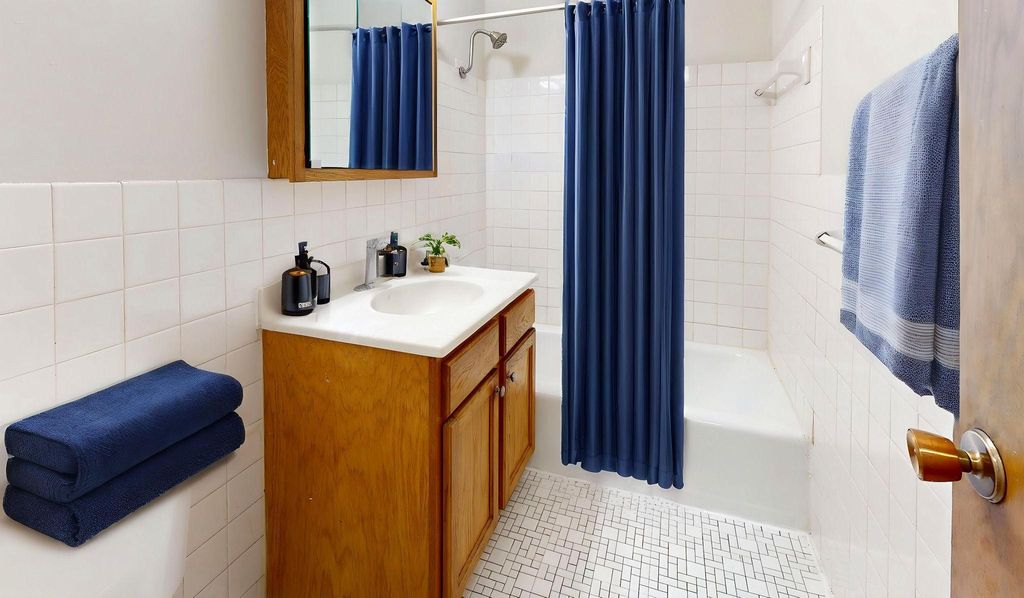 Photo of 2216 Pleasant Avenue #205, Minneapolis, MN 55404 (MLS # 7038735)