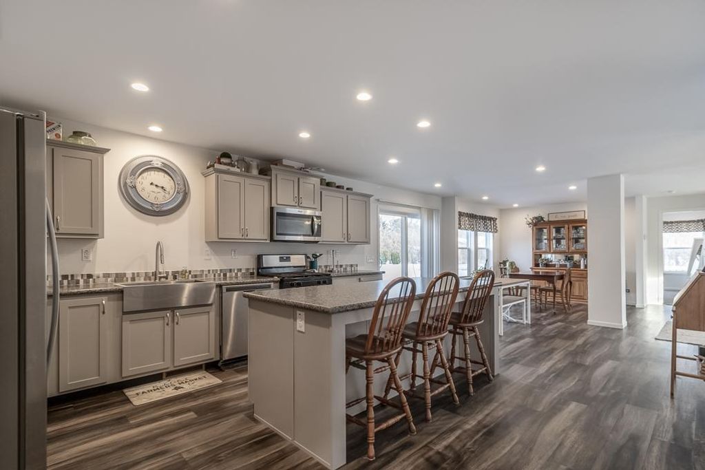 Photo of 2015 Essler Drive, Saint Peter, MN 56082 (MLS # 7000946)