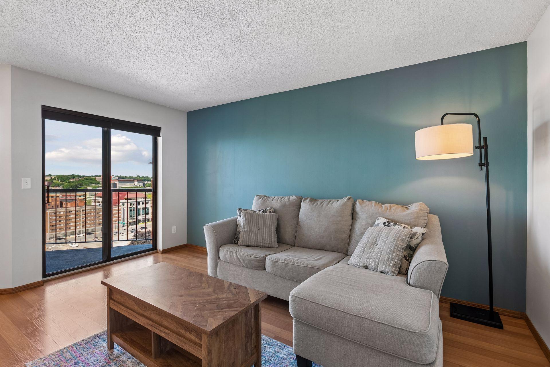 78 10th Street E 1610