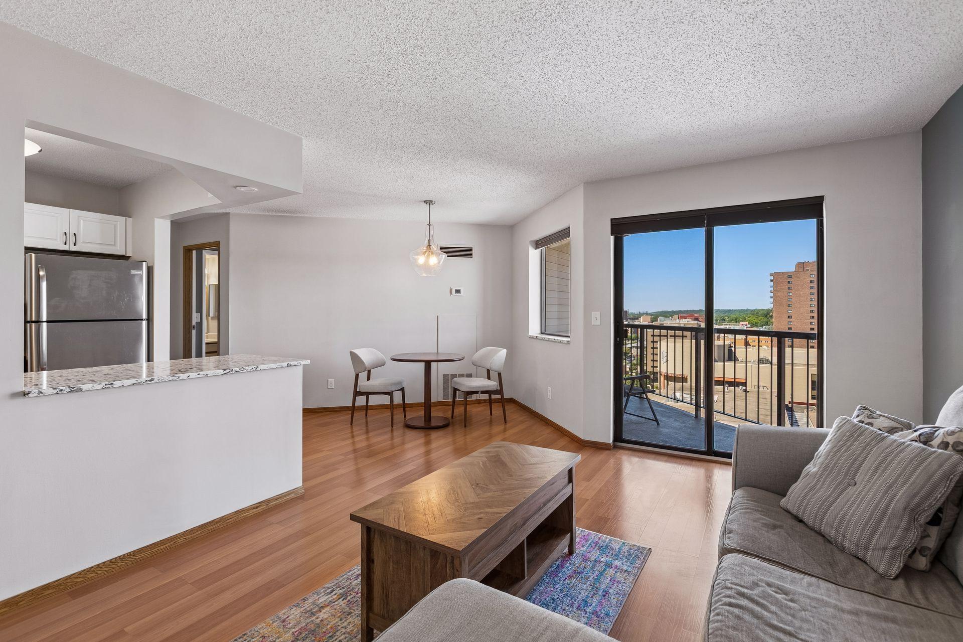 78 10th Street E 1610