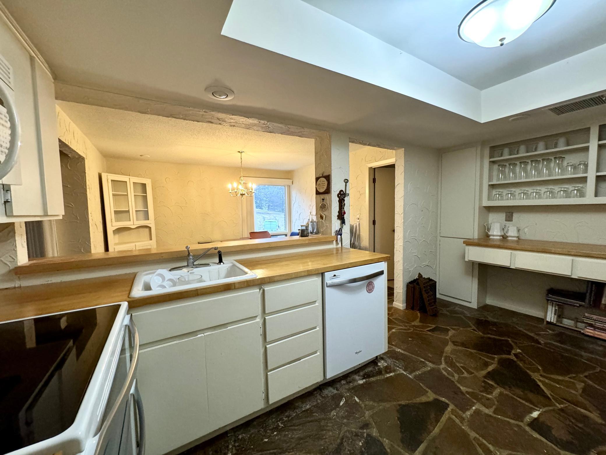 6115 Lincoln Drive 154