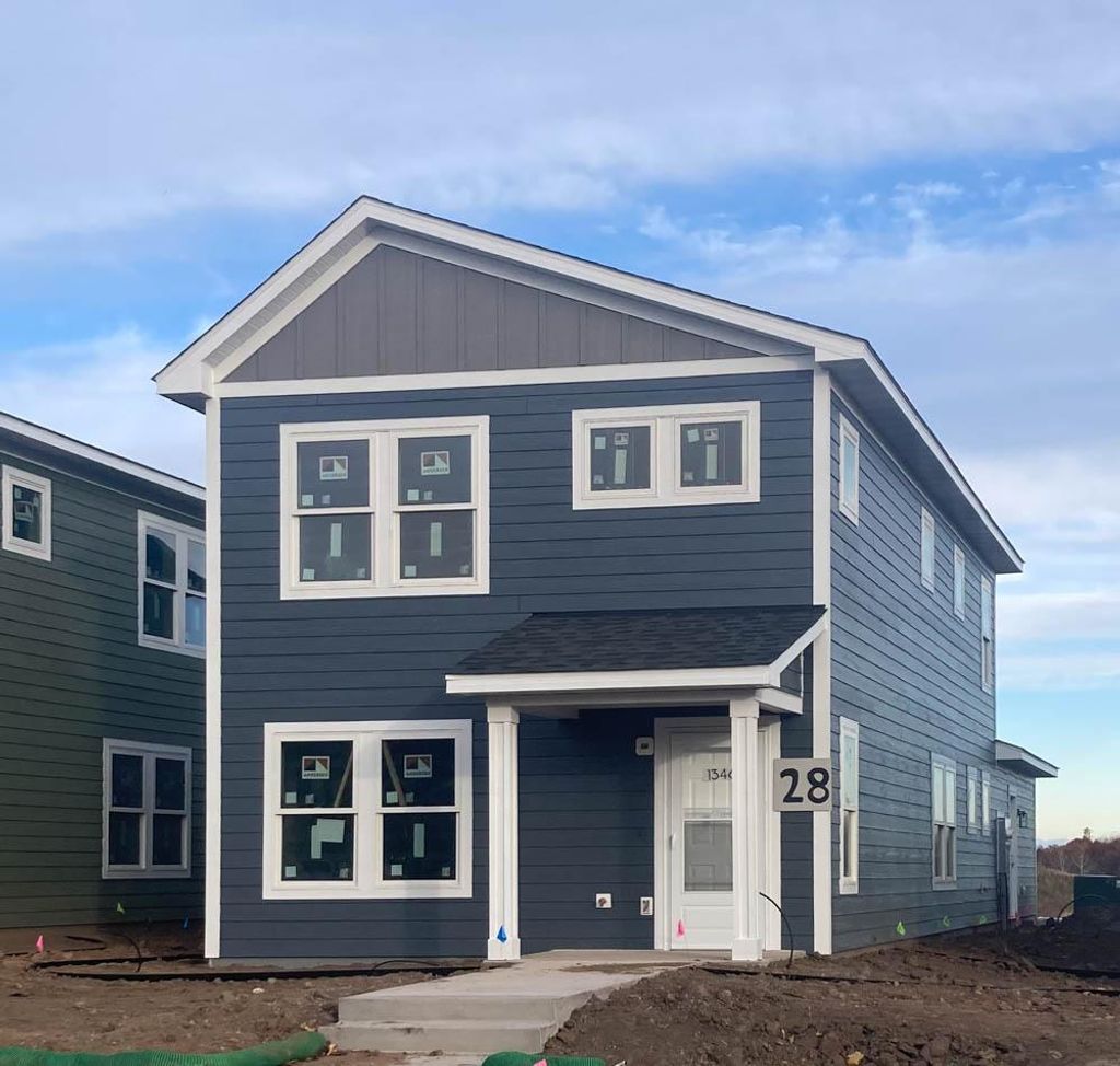 Photo of 1342 Winthrop Street N, Saint Paul, MN 55119 (MLS # 7010581)