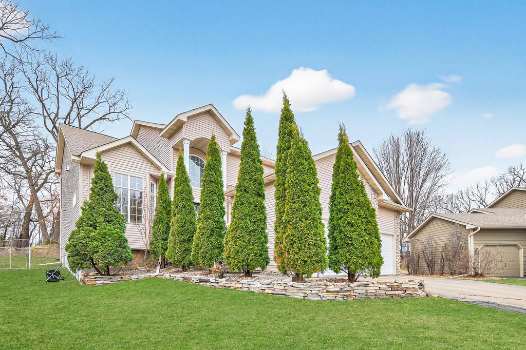 Photo of 13316 Commonwealth Drive, Burnsville, MN 55337 (MLS # 7006737)