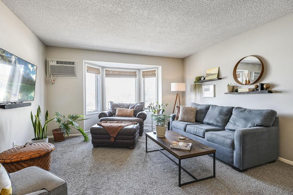 2425 E Franklin Avenue 409