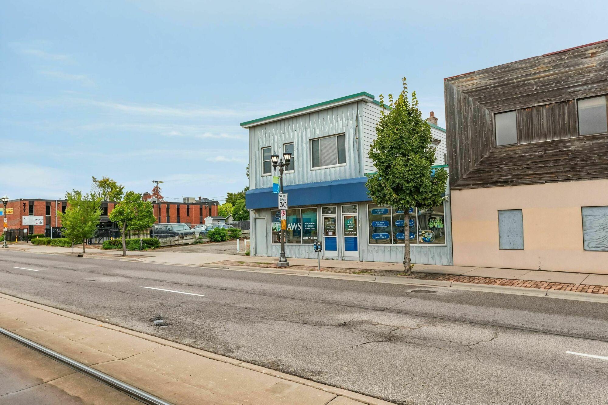 259 University Avenue W
