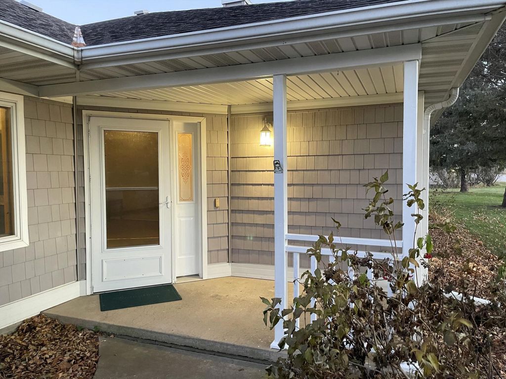 Photo of 100 Idle Hour Court, Wabasha, MN 55981 (MLS # 6824401)