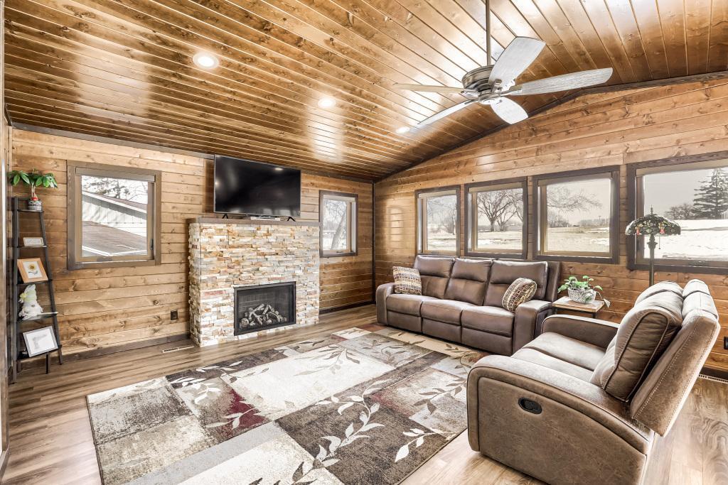 9517 Colorado Avenue S