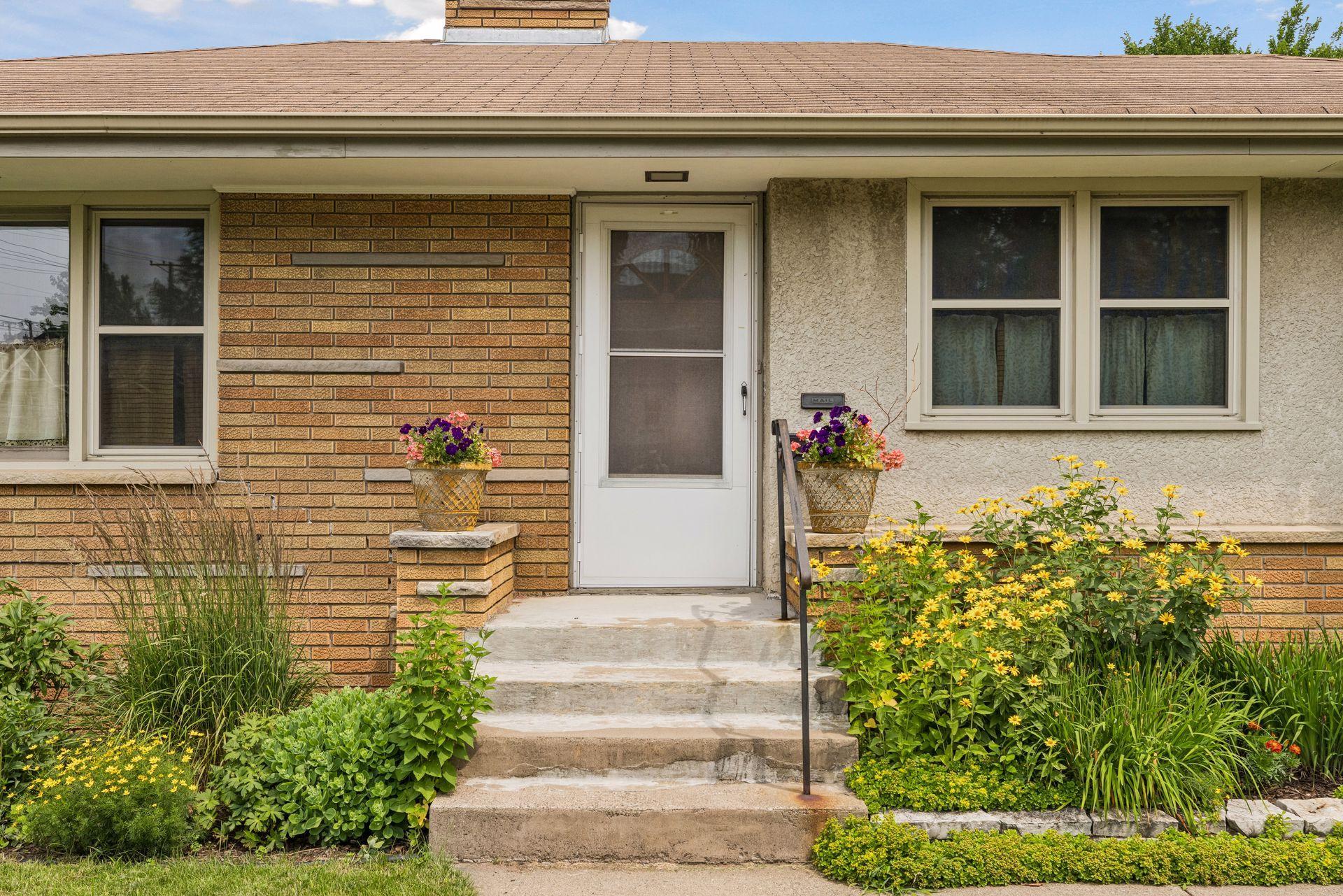 375 Jessamine Avenue W