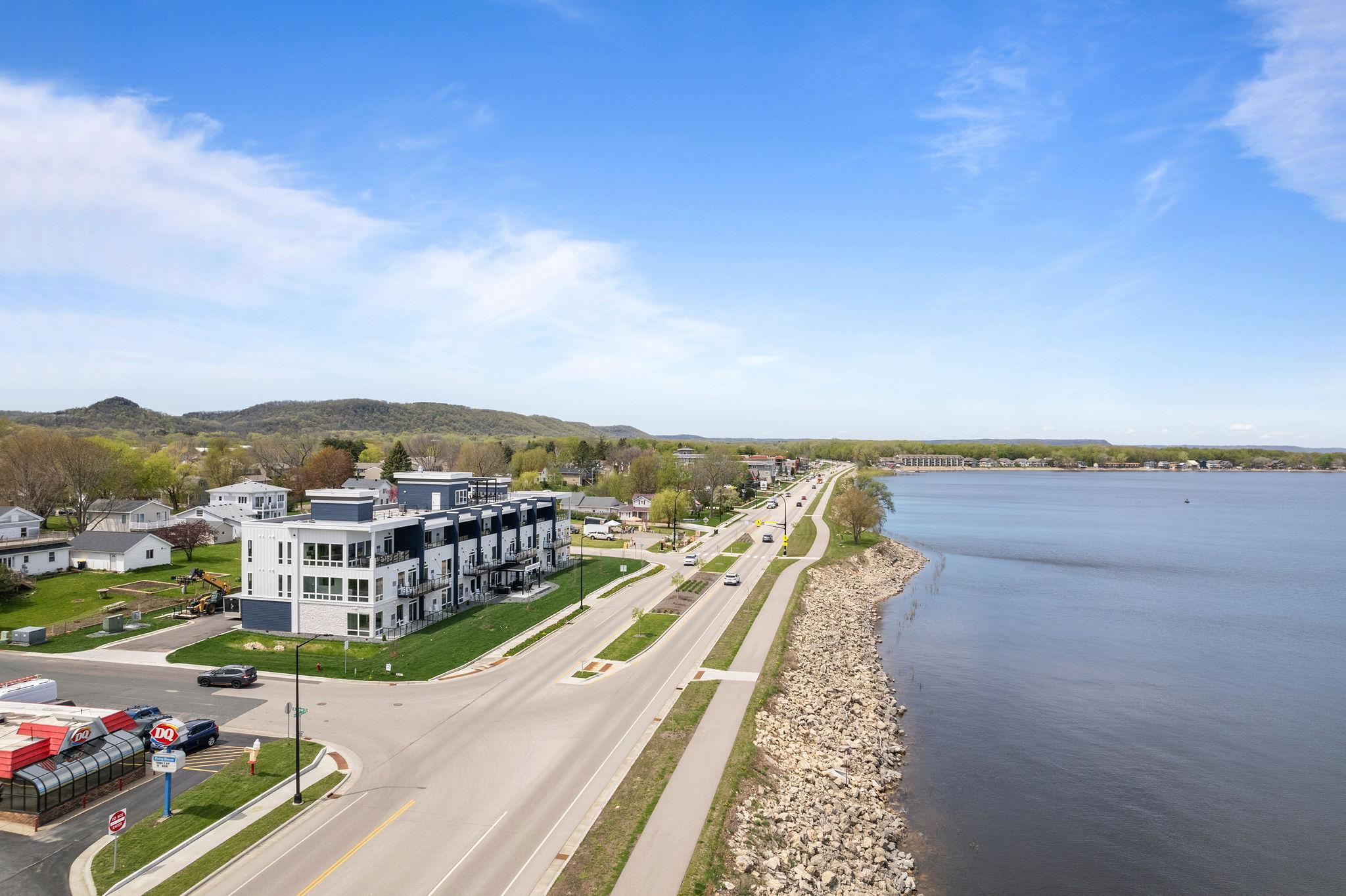 907 N Lakeshore Drive 207