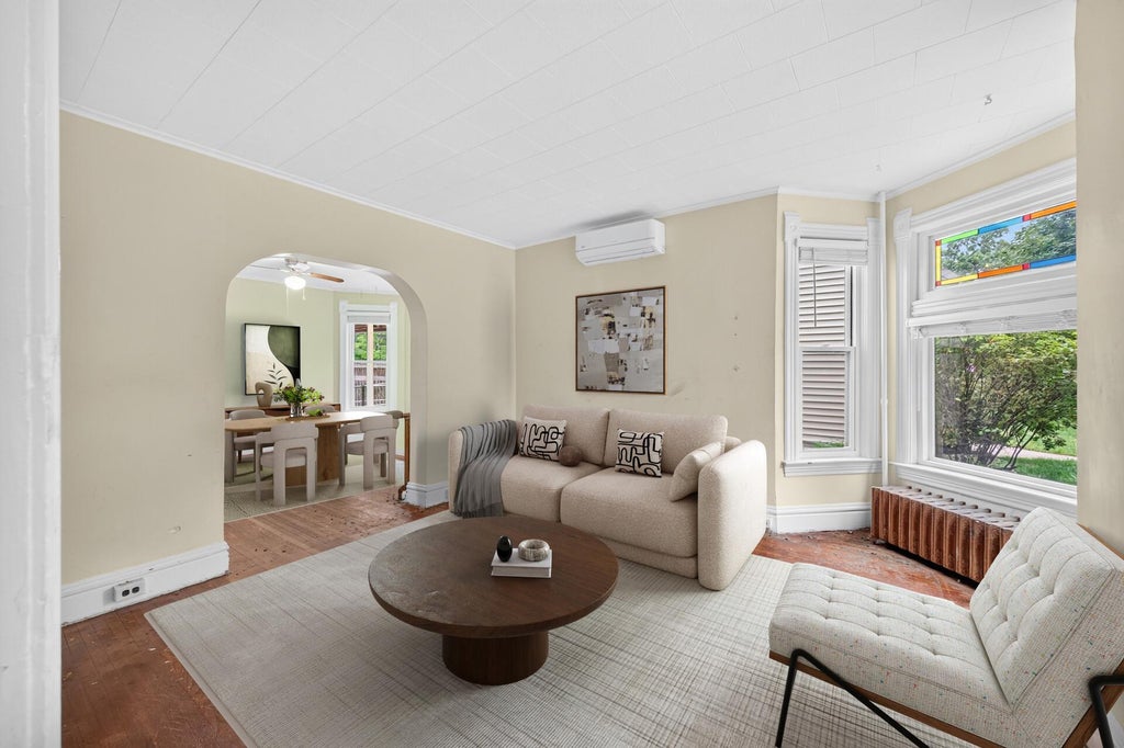 Photo of 1729 Minnehaha Avenue W, Saint Paul, MN 55104 (MLS # 7150450)