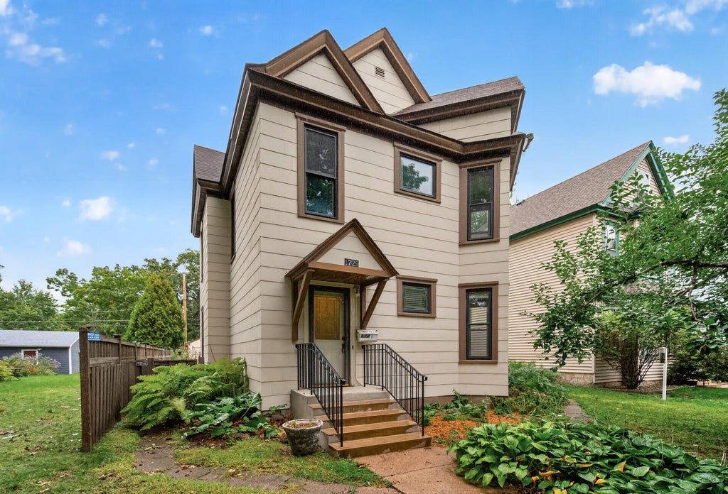 Photo of 1729 Minnehaha Avenue W, Saint Paul, MN 55104 (MLS # 7150450)