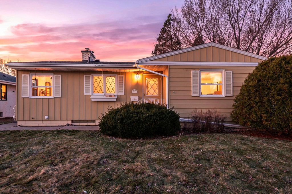 Photo of 1511 Barclay Street, Saint Paul, MN 55106 (MLS # 7042229)