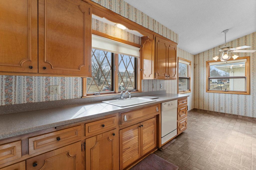 Photo of 1511 Barclay Street, Saint Paul, MN 55106 (MLS # 7042229)