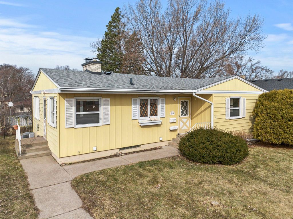 Photo of 1511 Barclay Street, Saint Paul, MN 55106 (MLS # 7042229)