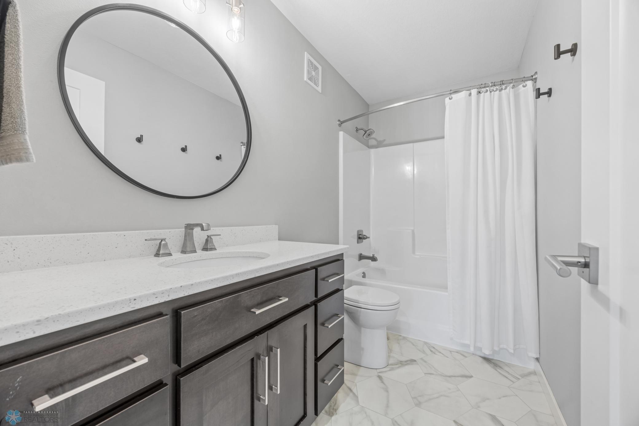 Fargo, North Dakota 58102, United States, 3 Bedrooms Bedrooms, ,2 BathroomsBathrooms,Residential,Pending Sale,250152