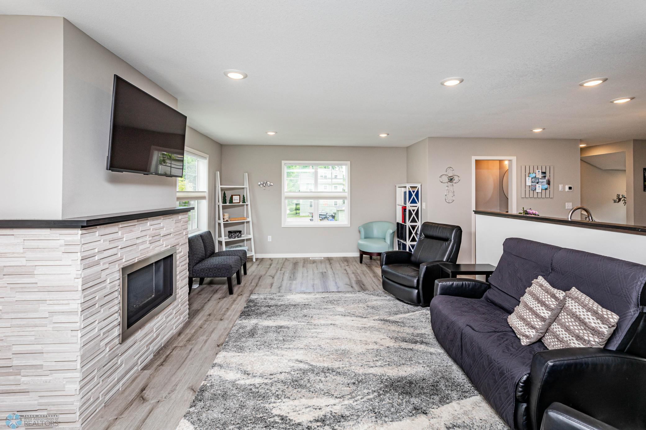 Fargo, North Dakota 58102, United States, 3 Bedrooms Bedrooms, ,2 BathroomsBathrooms,Residential,Pending Sale,250152