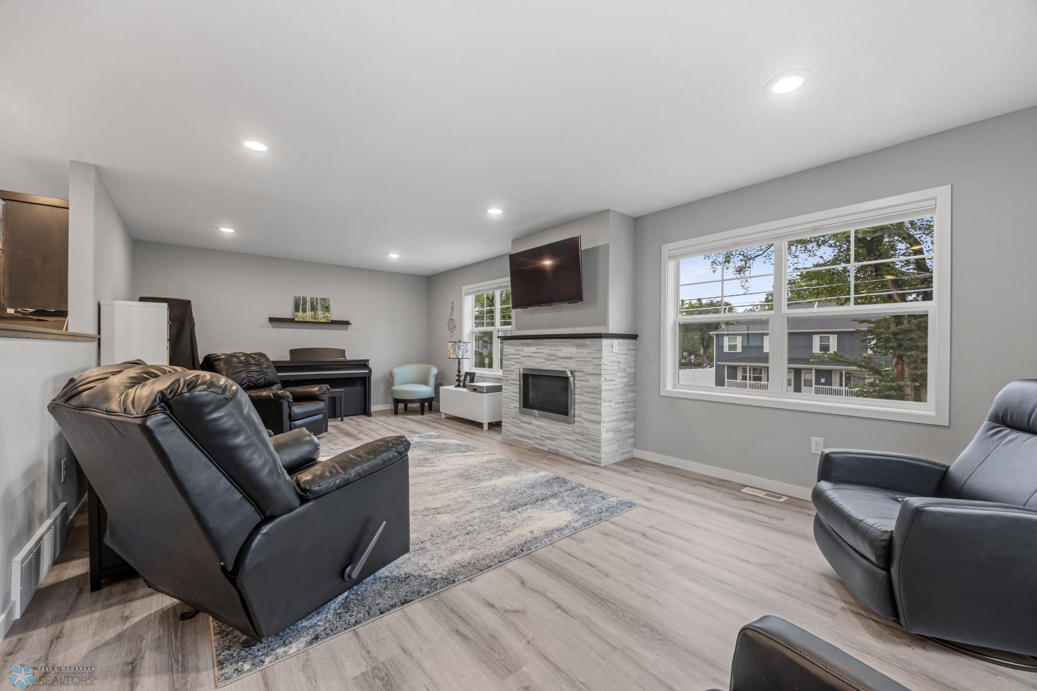 Fargo, North Dakota 58102, United States, 3 Bedrooms Bedrooms, ,2 BathroomsBathrooms,Residential,Pending Sale,250152